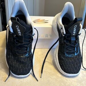 Team Curry boys size 7.5 sneakers, worn less than 2 times. Excellent condition